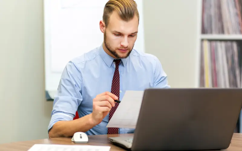 How to Become a Bookkeeper